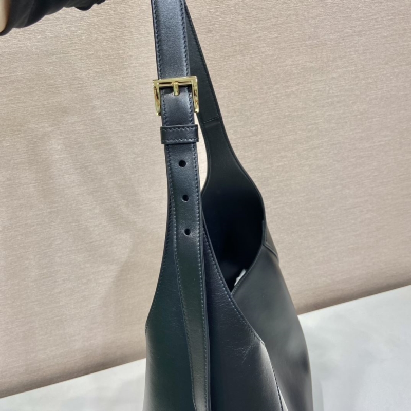 Pra*a cleo bags